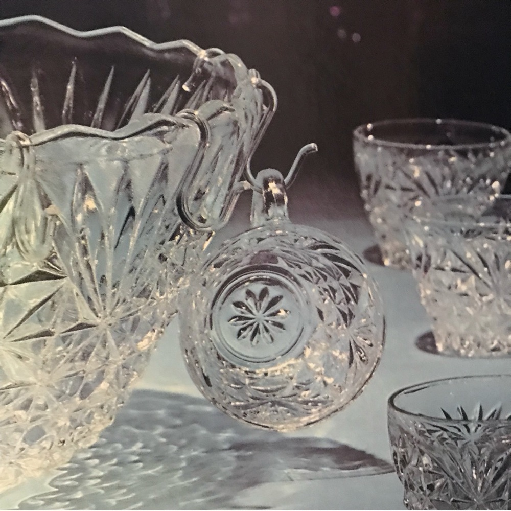 Vintage Anchor Hocking 12 Cups (Part of the Arlington Design Punch Set) - Picture 9 of 9